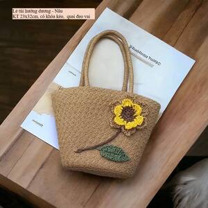 កាបូប​ ពណ៏ត្នោត