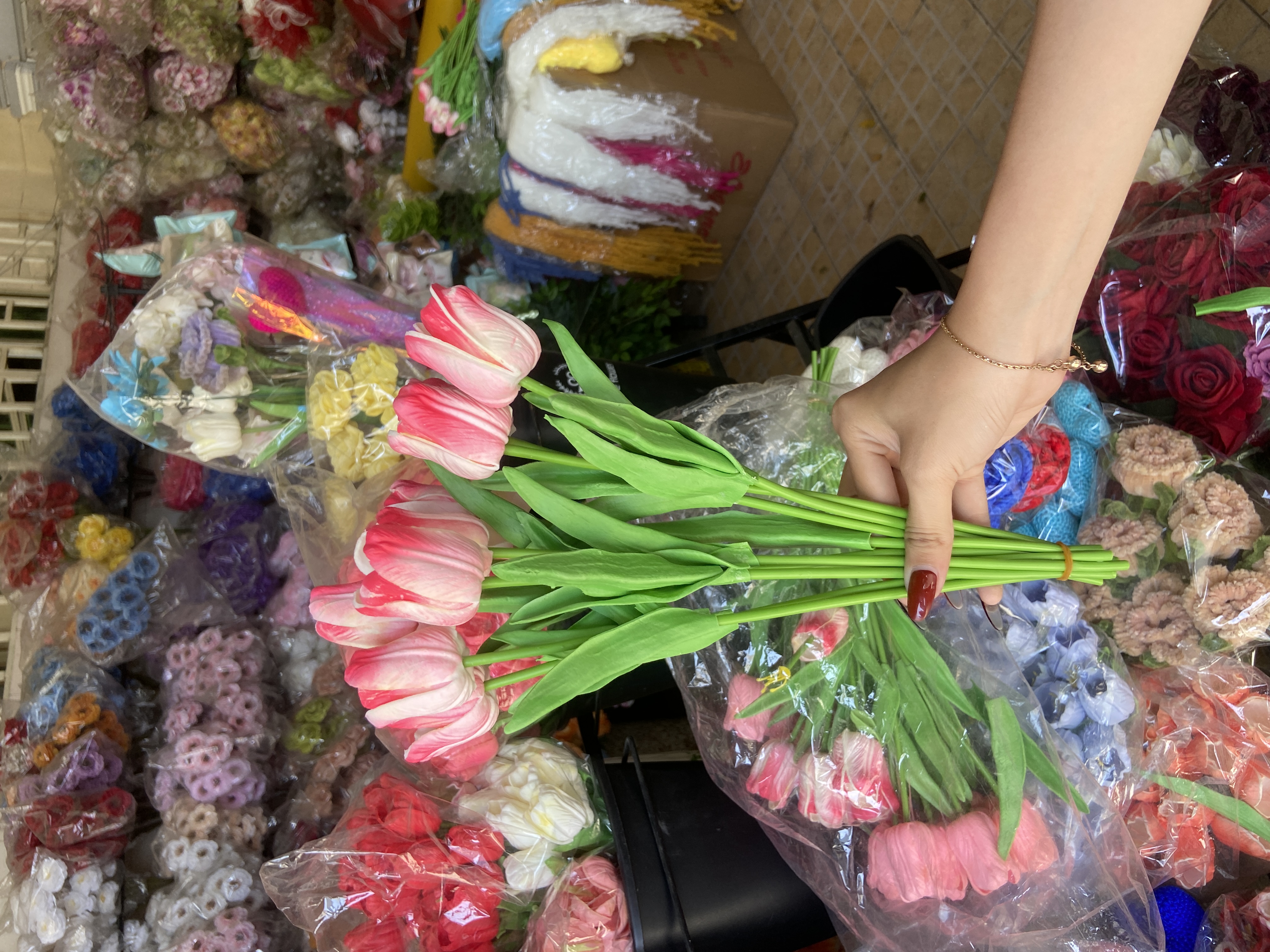 10 Tulips Bouquet – Pink & White