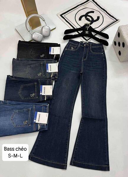 ខោជើងប៉ាត់ ពណ៍ទឹកប៊ិចស្លកភ្លៅ