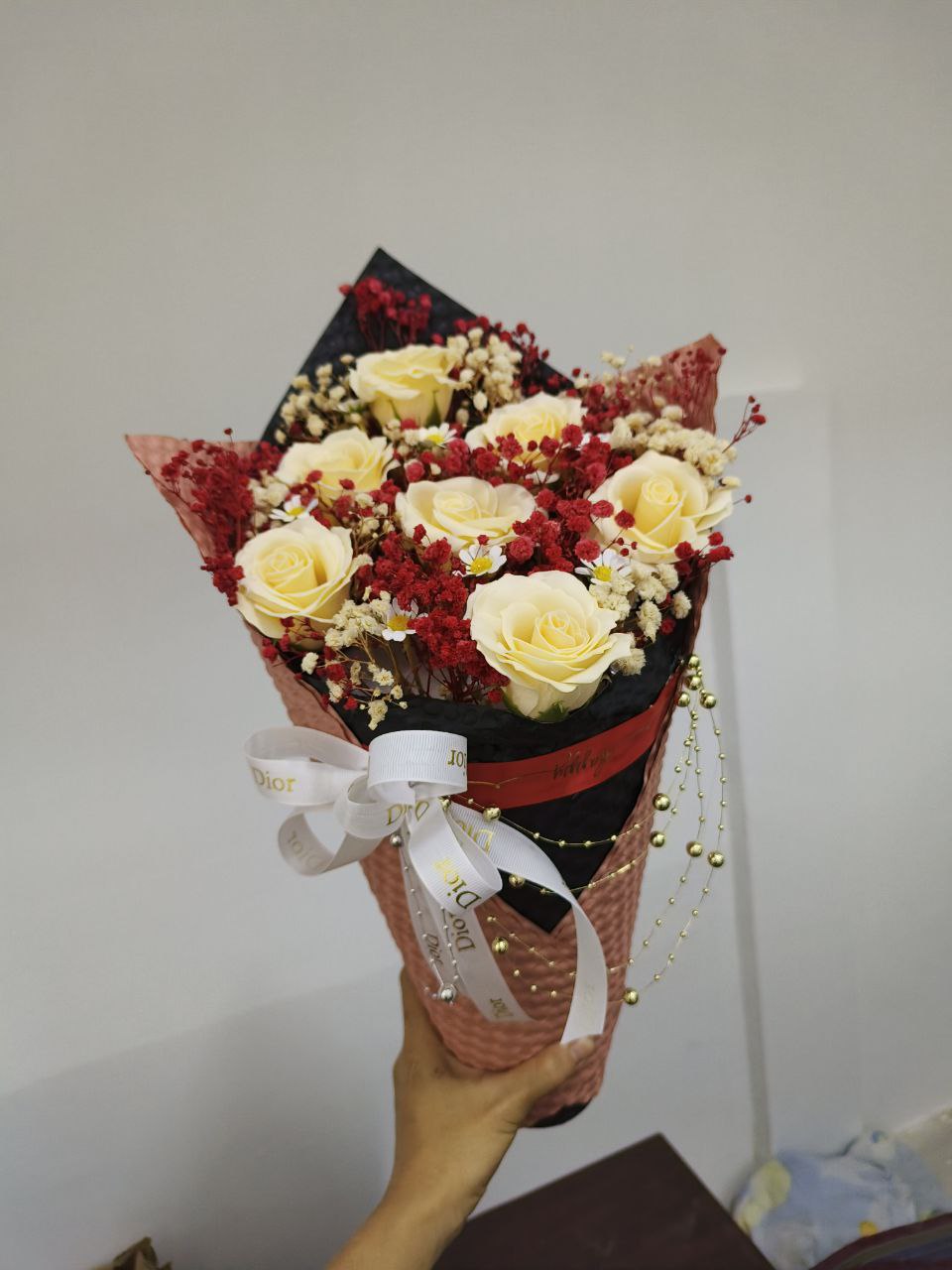 Elegant Yellow & White Rose Bouquet